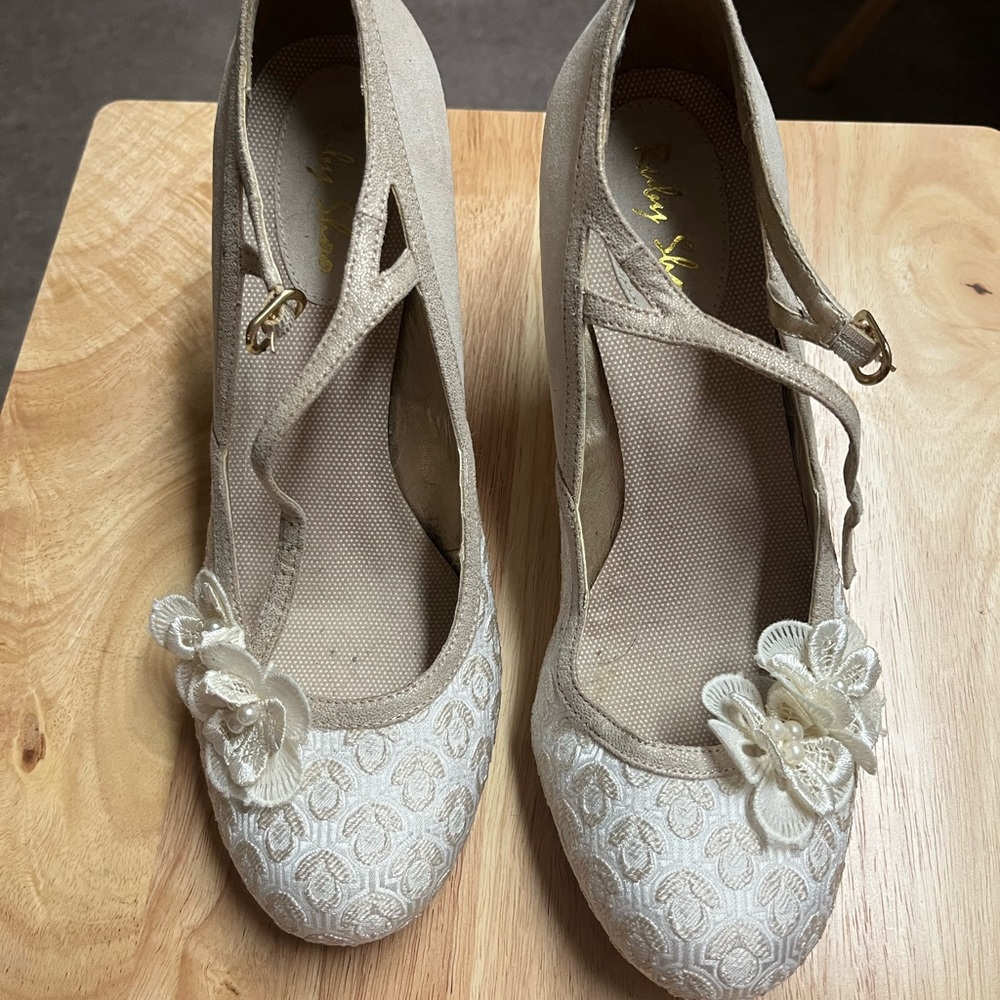 Ruby Shoo Chic Cream Heels with Floral Accents US size 9.5/10